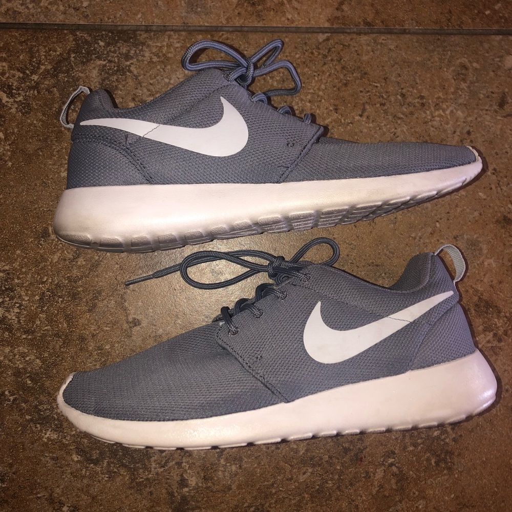 Nike gray sneakers